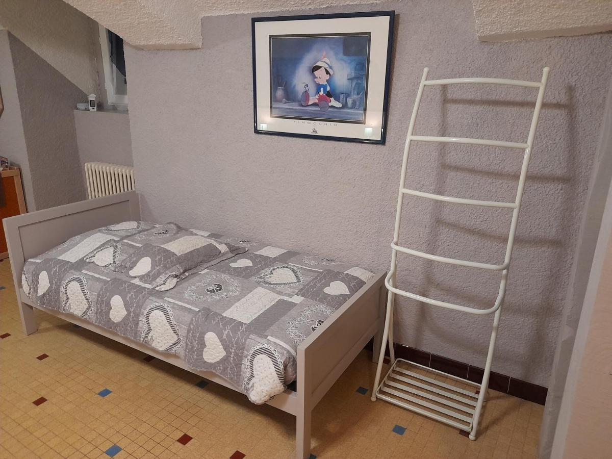 Leclosdipontine L'Ecole Des Demoiselles Pontgibaud Exteriör bild