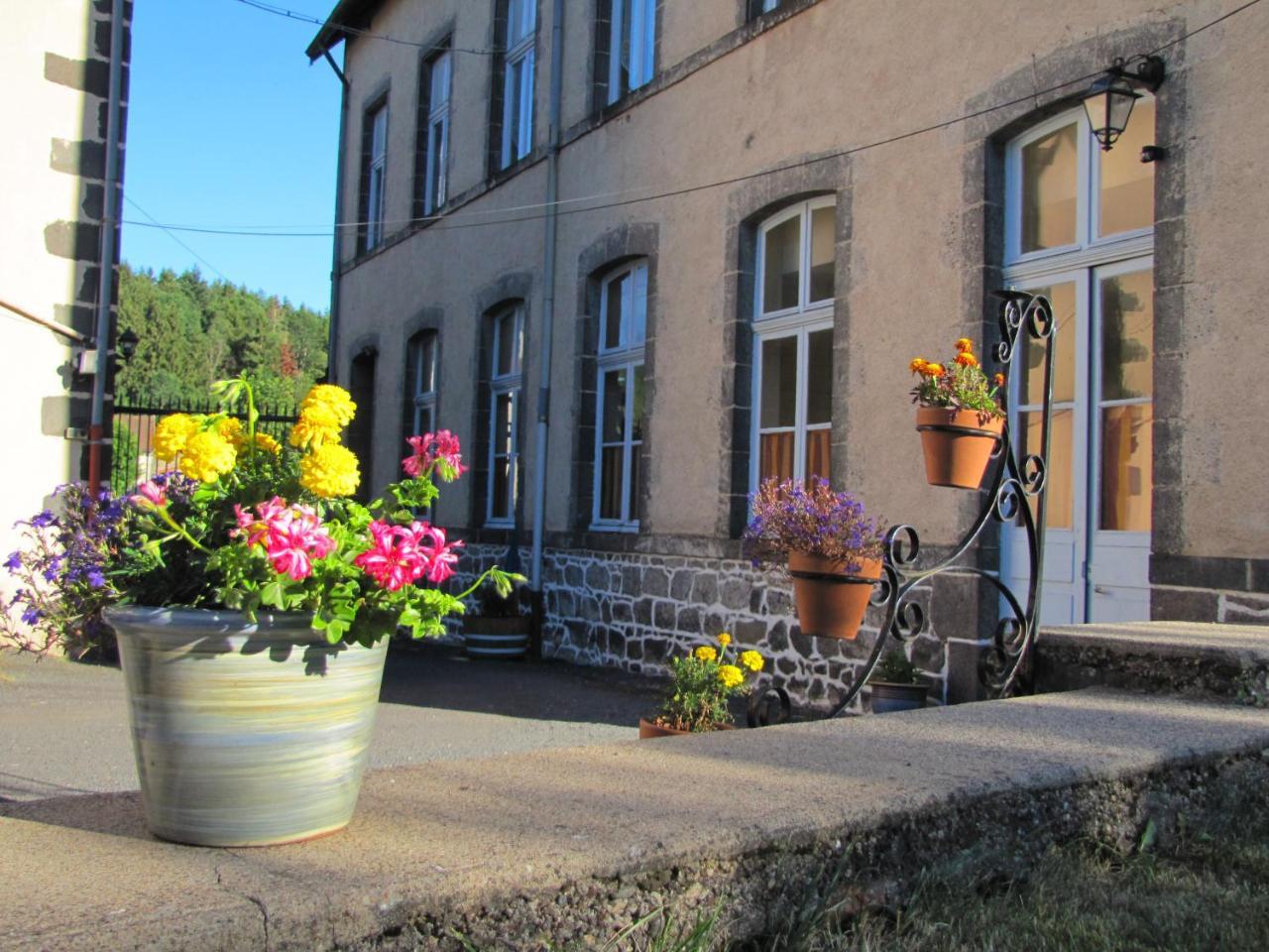 Leclosdipontine L'Ecole Des Demoiselles Pontgibaud Exteriör bild